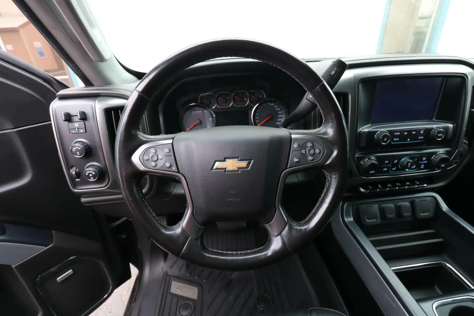 2018 Chevrolet Silverado 1500 Z71 LTZ — photograph 7 of 15