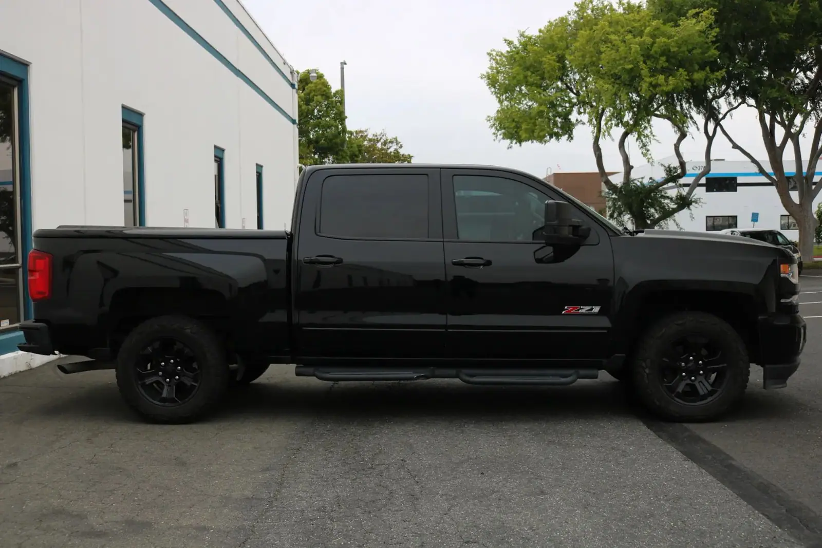 2018 Chevrolet Silverado 1500 Z71 LTZ — photograph 13 of 15
