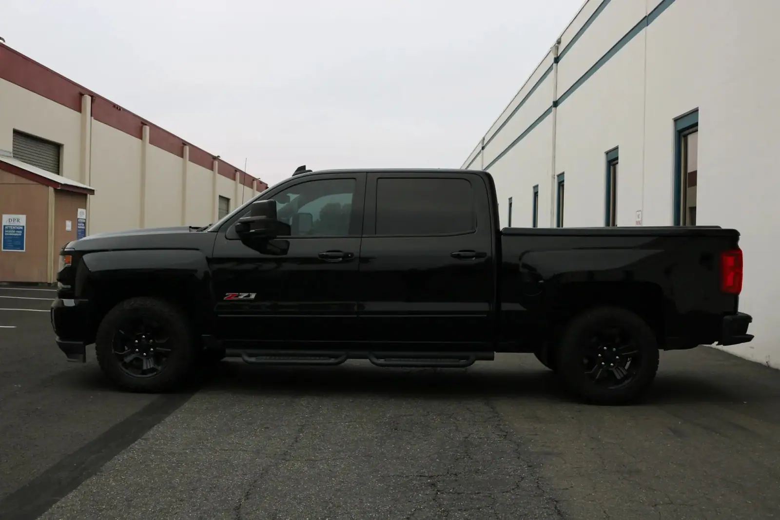 2018 Chevrolet Silverado 1500 Z71 LTZ — photograph 14 of 15