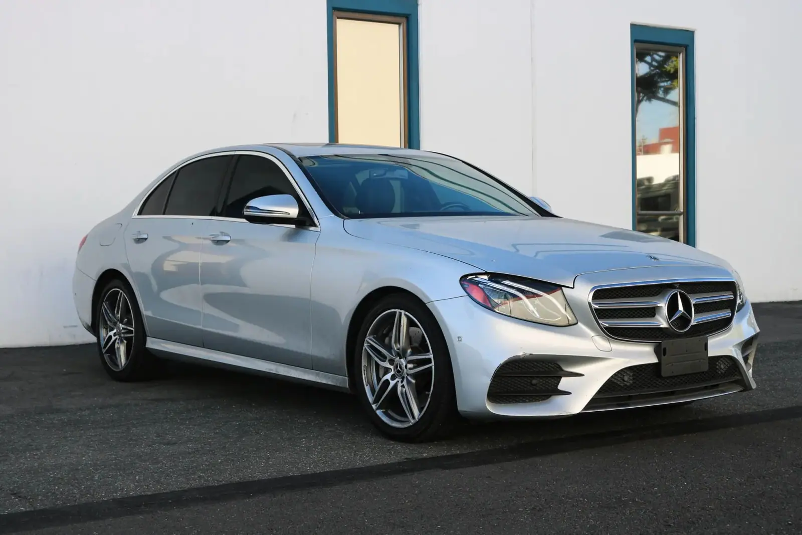 2019 Mercedes-Benz E 300 — photograph 1 of 15