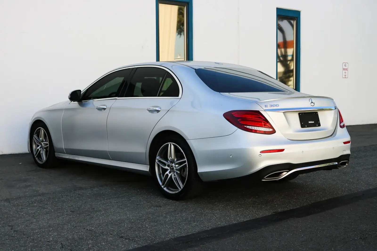 2019 Mercedes-Benz E 300 — photograph 2 of 15