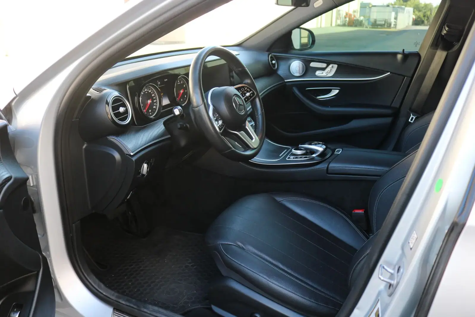 2019 Mercedes-Benz E 300 — photograph 5 of 15