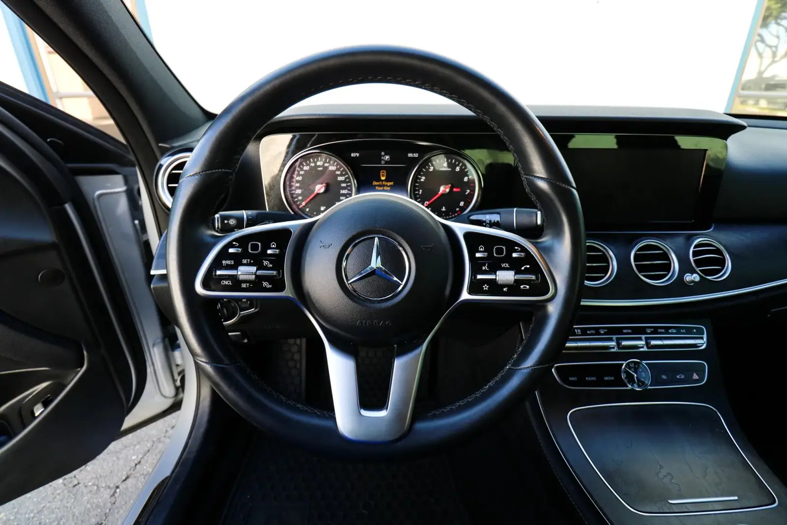 2019 Mercedes-Benz E 300 — photograph 7 of 15