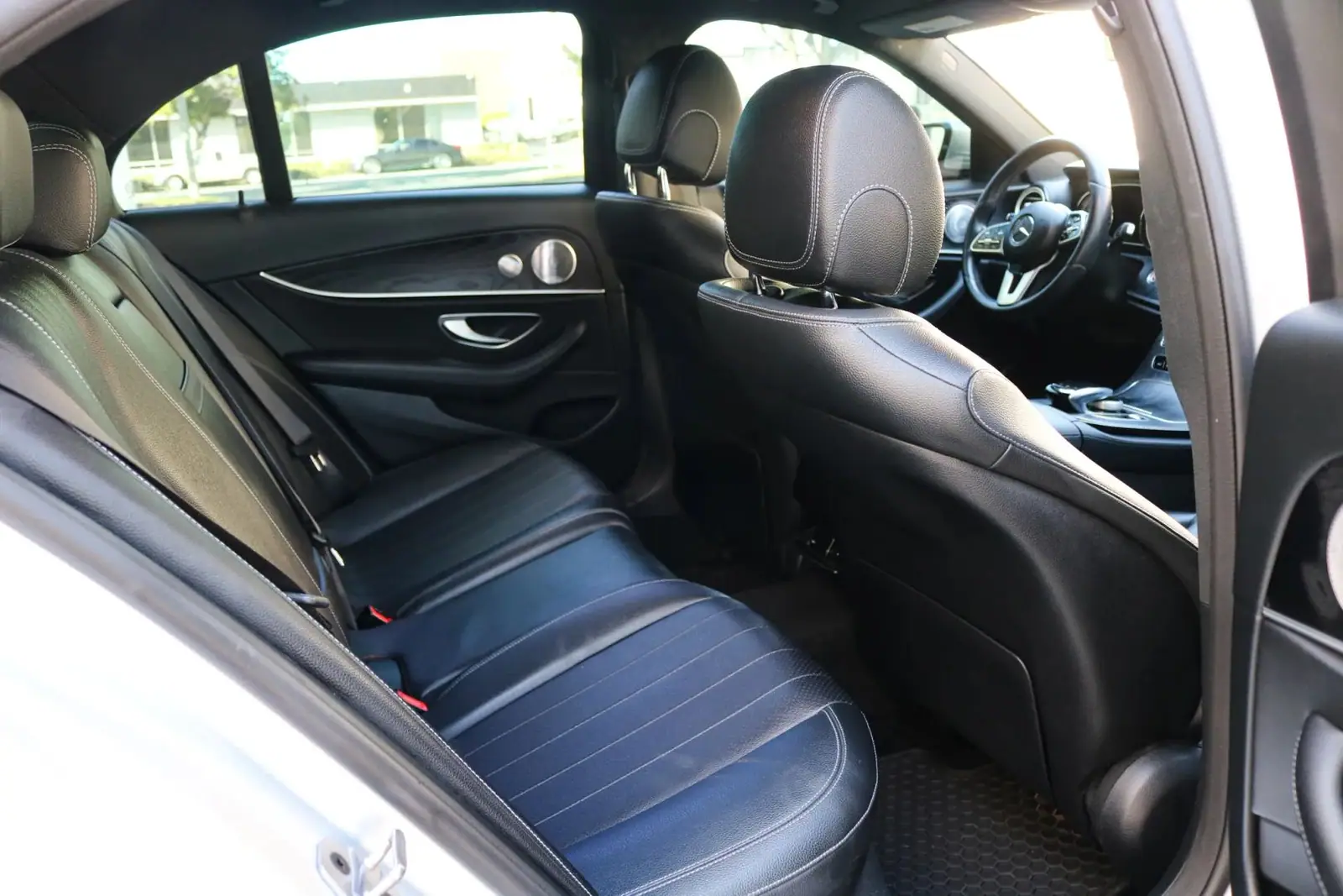 2019 Mercedes-Benz E 300 — photograph 9 of 15