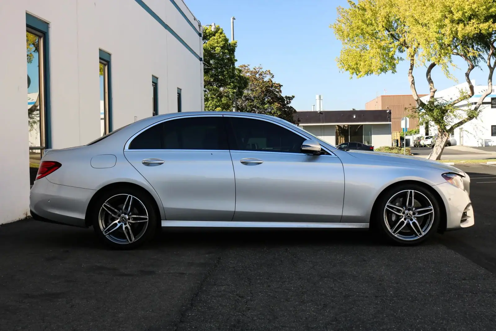 2019 Mercedes-Benz E 300 — photograph 13 of 15
