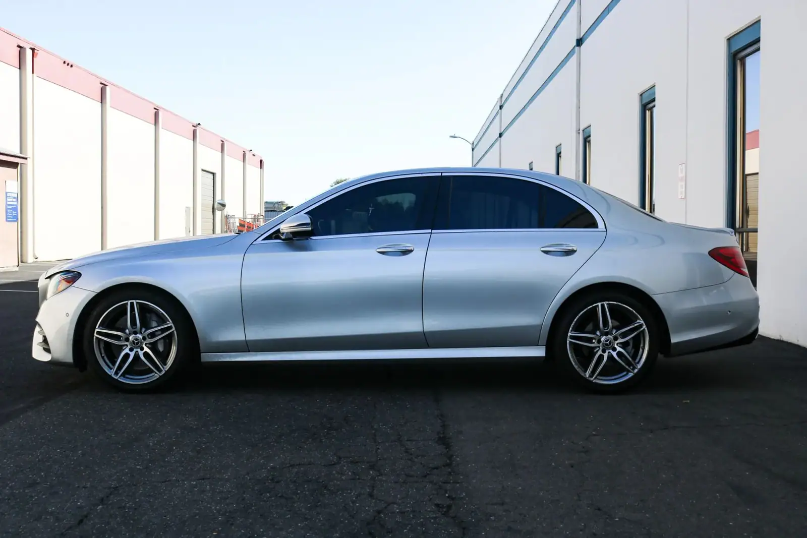 2019 Mercedes-Benz E 300 — photograph 14 of 15