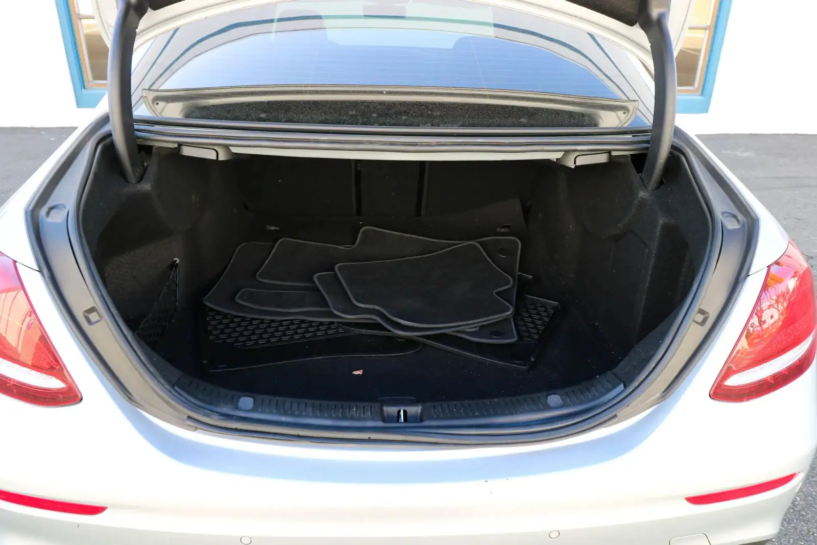 2019 Mercedes-Benz E 300 — photograph 15 of 15