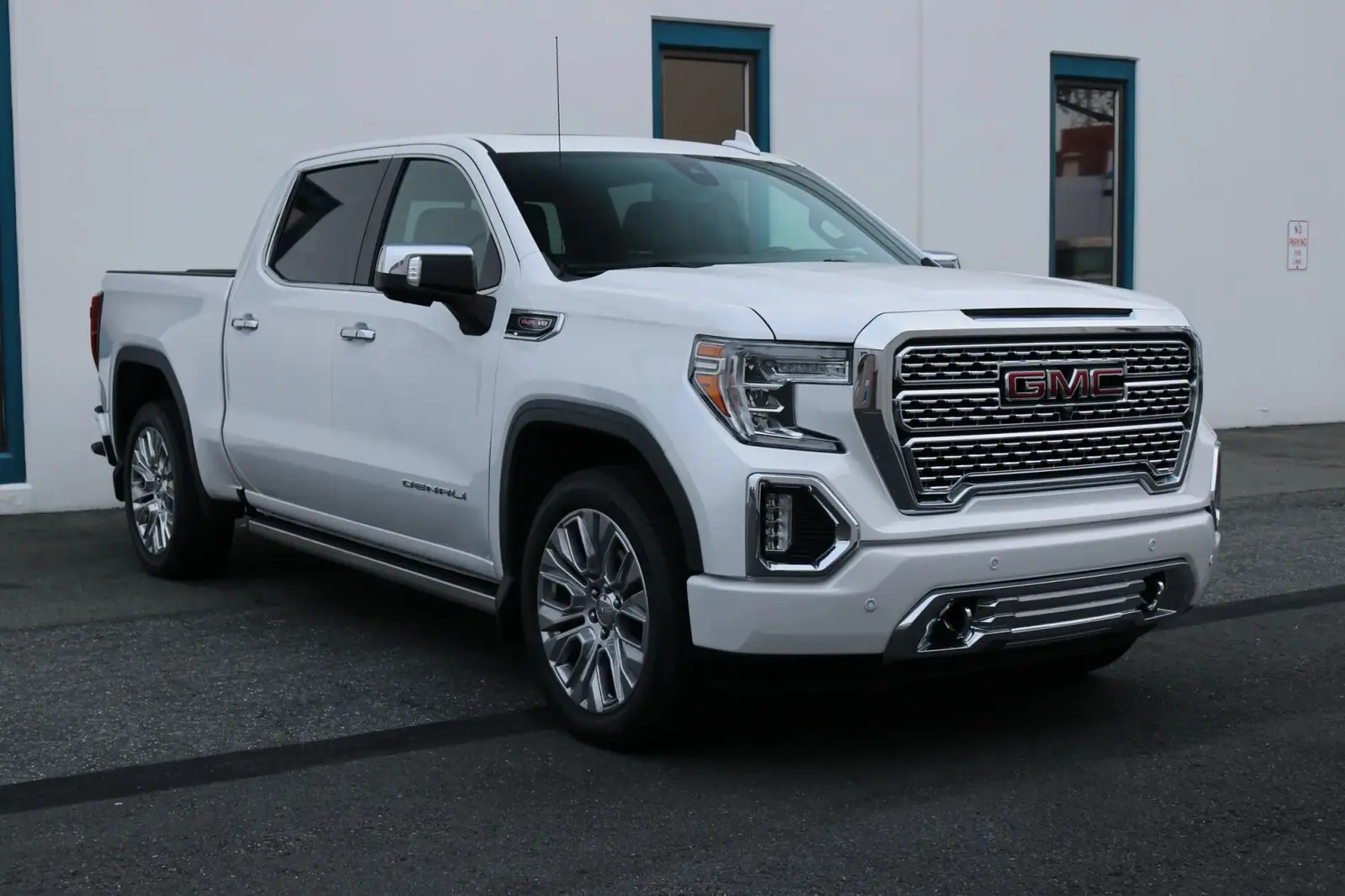 2020 GMC Sierra 1500 Denali — photograph 1 of 15
